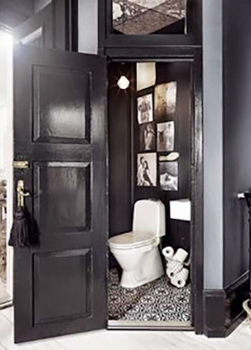 Black and white toilets with a chic style 