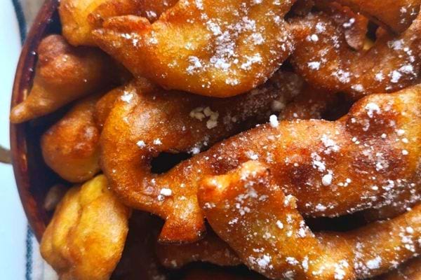 Numerose Ciambelline aromatisiert den gesamten Mund der Mela mit Sopra Zucchero a Velo