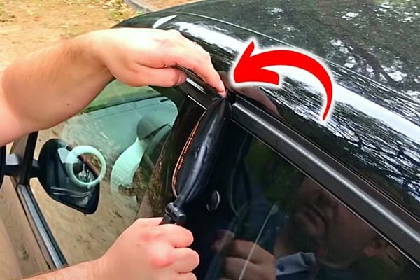 Tuto - Comment ouvrir une porte de voiture sans clé et sans dégât en moin  d'une minute 