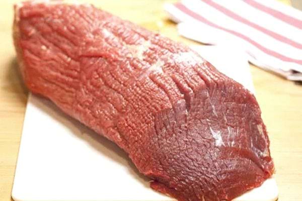 Un morceau de viande cru 