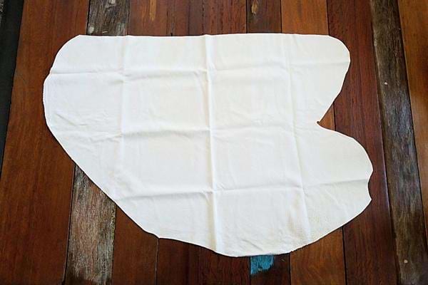 Une peau de chamois qui vient d'être nettoyée