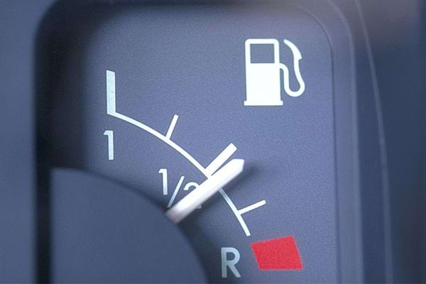 L'aiguille d'essence d'une voiture