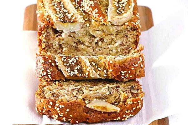 Ein veganer Kuchen bereits angeschnitten