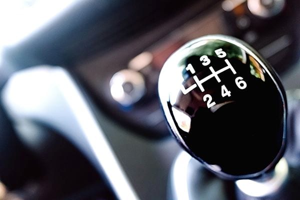 Un levier de vitesse noir