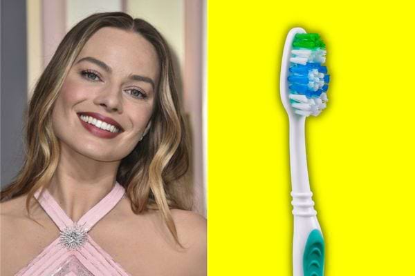 Margot Robbie avec une brosse à dents 