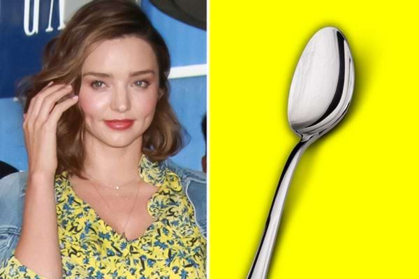 Miranda Kerr avec une cuillère à café