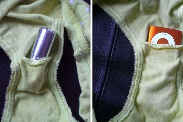 Deux objets différents dans la poche d'une culotte verte