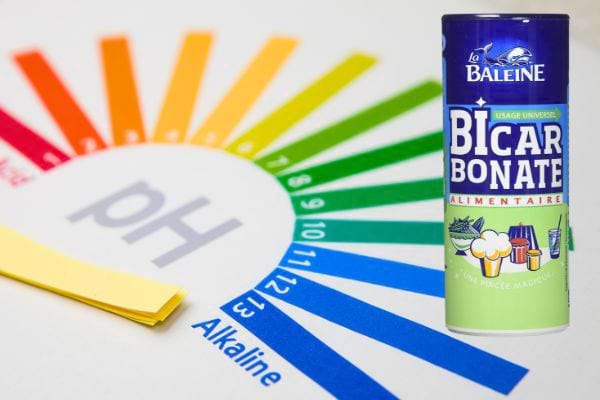 Le bicarbonate a un pH trop &eacute;lev&eacute; pour &ecirc;tre utilis&eacute; sur le cuir chevelu.