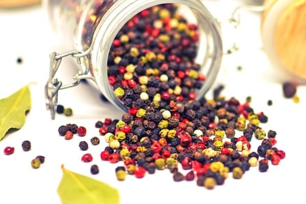 Du poivre en bocal plein de nutriments bons pour la santé