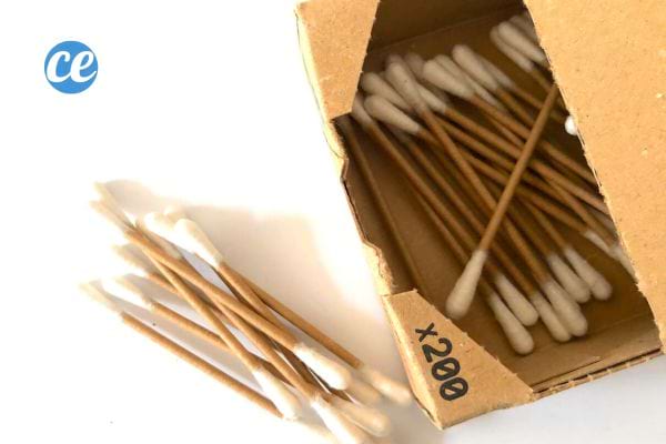 Une boîte de coton-tige 