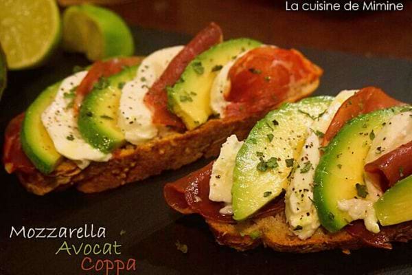 Deux tartines chaude... ou froide à l'avocat