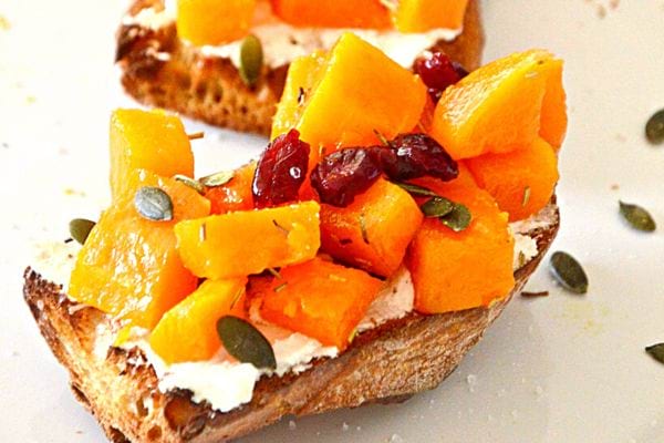 Deux tartines à la courge butternut