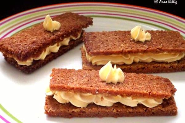 Trois tartines russe dans une assiette