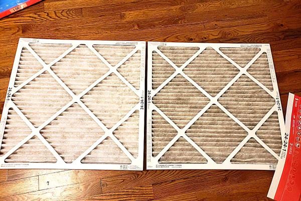 Deux filtres de climatiseur côte à côte