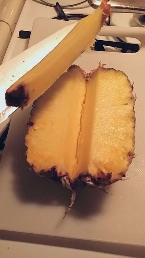 Le coeur d'un ananas enlevé