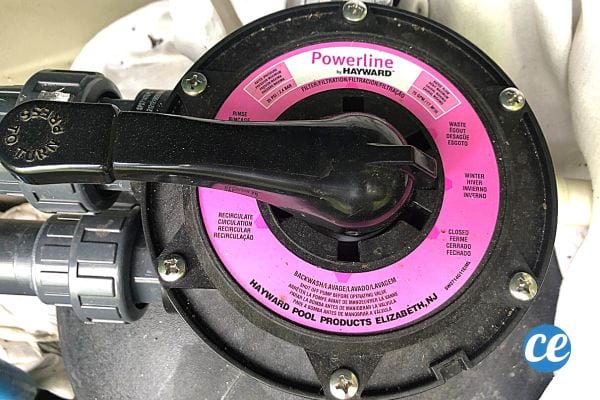 Manette d'une pompe avec étiquette rose