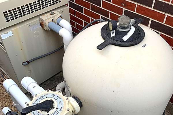 Grosse pompe à filtration