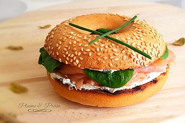 Un bagels au saumon fumé