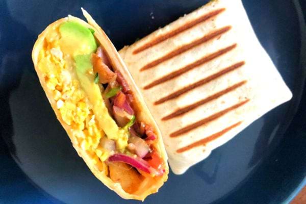 Un burrito découpé à moitié