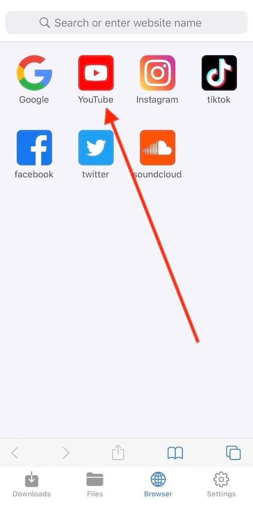 L'apllication Offline avec une flèche rouge vers le logo YouTube 