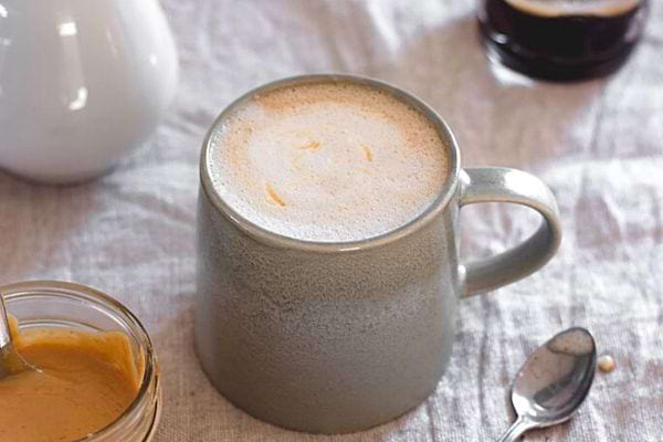 Un latte cacahuète et caramel