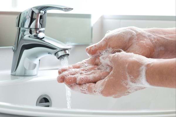 Gute persönliche Hygiene, um das Auftreten von Furunkeln zu verhindern.