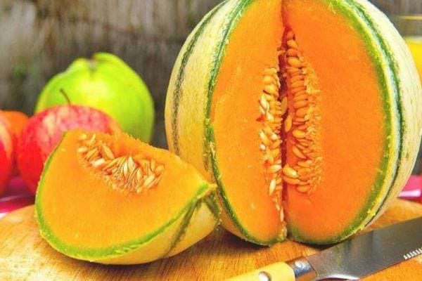 Une partie d'un melon découpé 
