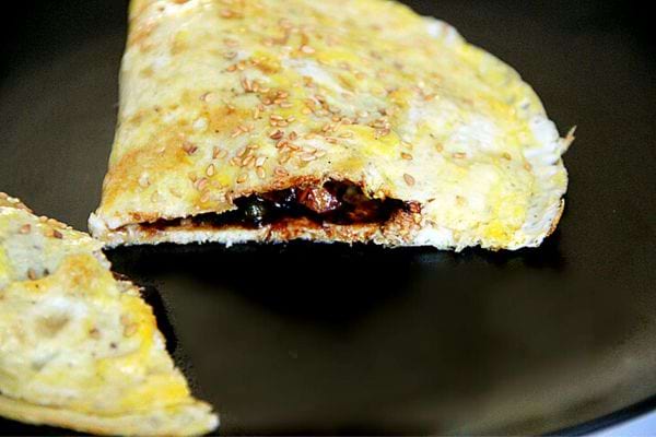 Deux parties d'omelette japonaise