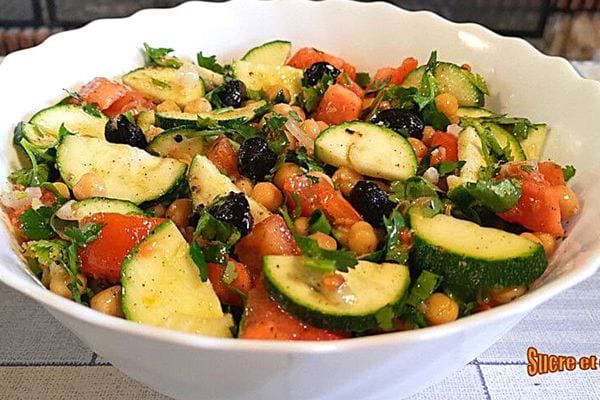 Un bol de pois chiche à la méditerranéenne