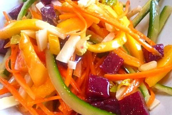 Carottes en salade, mangue, pecorino, vinaigrette au miel