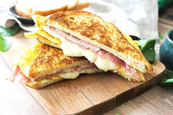 Deux triangle de Sandwich Tik Tok