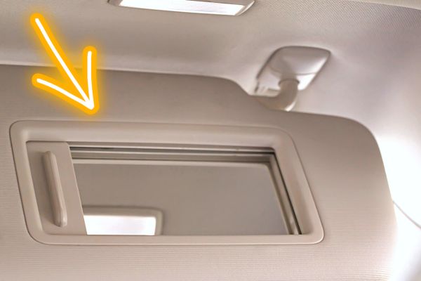 Le Pare-soleil Conducteur De Voiture (côté Gauche) Est Adapté