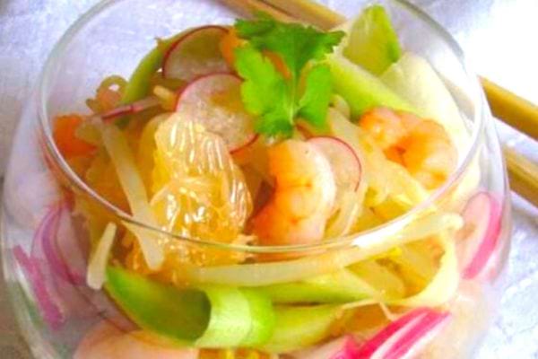 Une verrine de crevettes pamplemousse