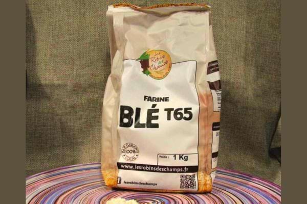 Un gros paquet de farine de blé T65