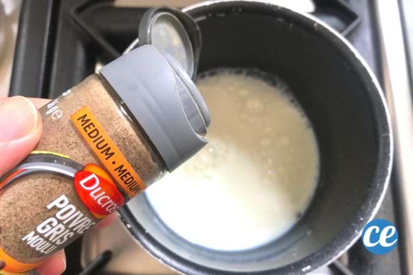 piege a mouche avec du lait et du poivre