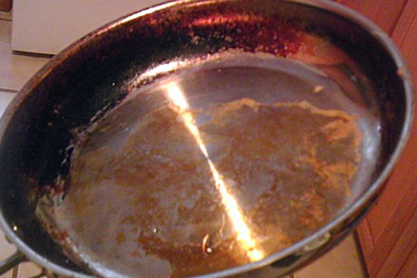 Comment Nettoyer une Poêle ou Casserole en Inox en 2 Min.