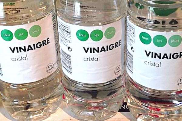 Trois bouteilles de vinaigre cristal 