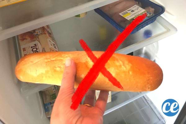 une baguette de pain mise au frigo