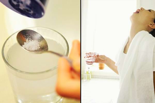 Une femme qui se gargarise avec de l'eau salée pour déloger une arête de poisson