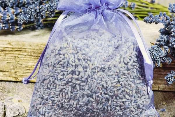 Un sachet de lavande pour repousser les cloportes