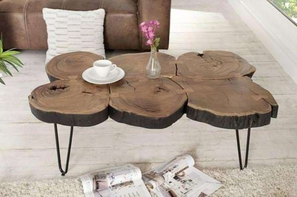 Un tronc d'arbre transformé en table basse 