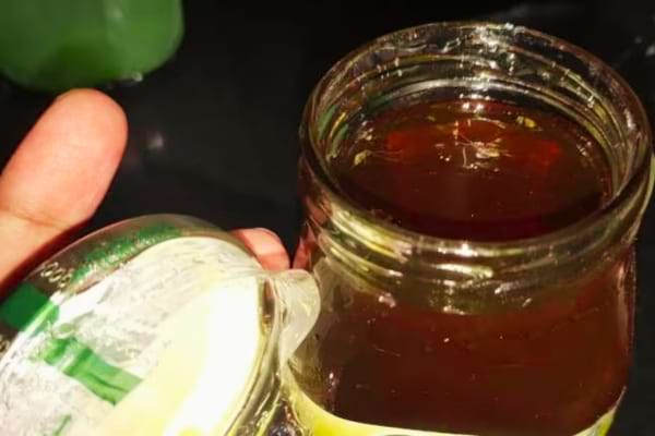 Du miel bio qui apaise les irritations de la langue fissurée