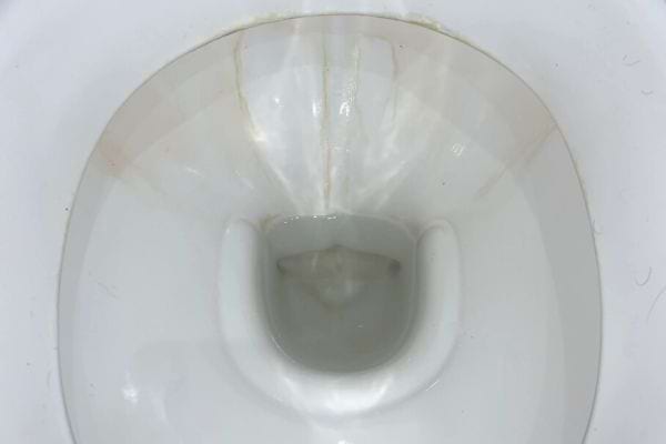 un fond de cuvette sale