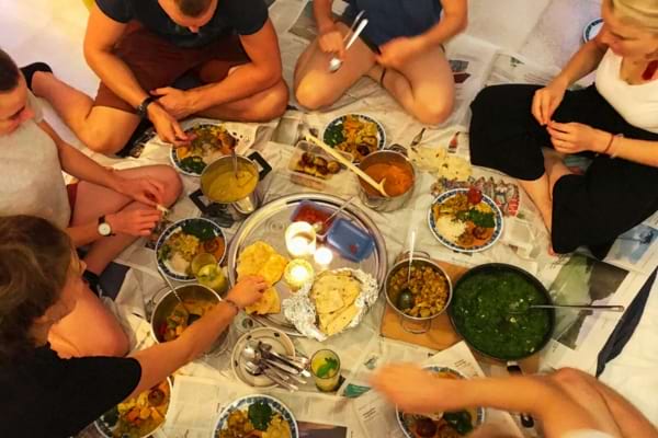 Un repas entre amis pour manger gratuitement