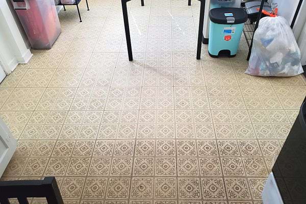 Un grand sol en lino