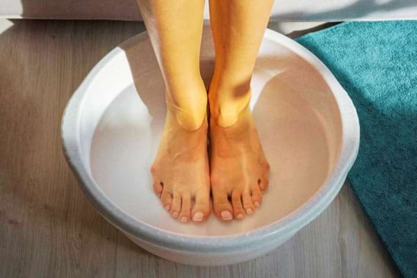 Bain de Pied Maison : 13 Recettes Relaxantes et Hydratantes
