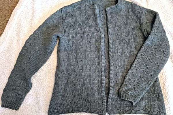 Eine graue Wolljacke