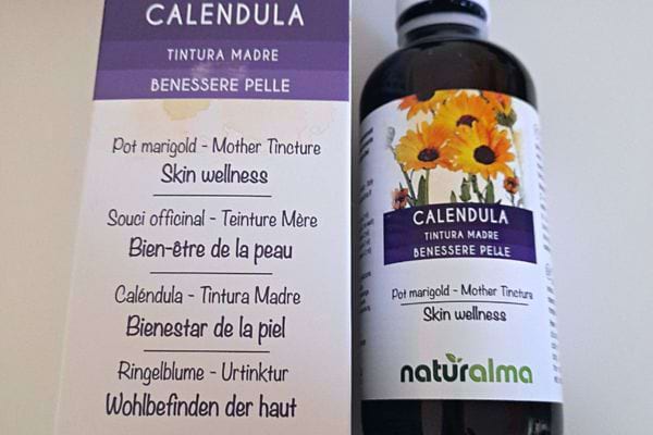 Une bouteille de teinture mère