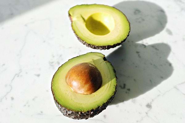 Un avocat coupé en deux