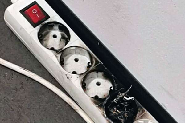 Une multi-prise brûlée